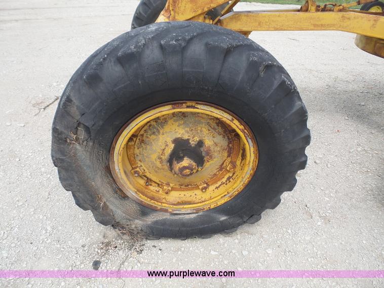 image for item K3582 1951 Caterpillar 112 rigid frame motor grader