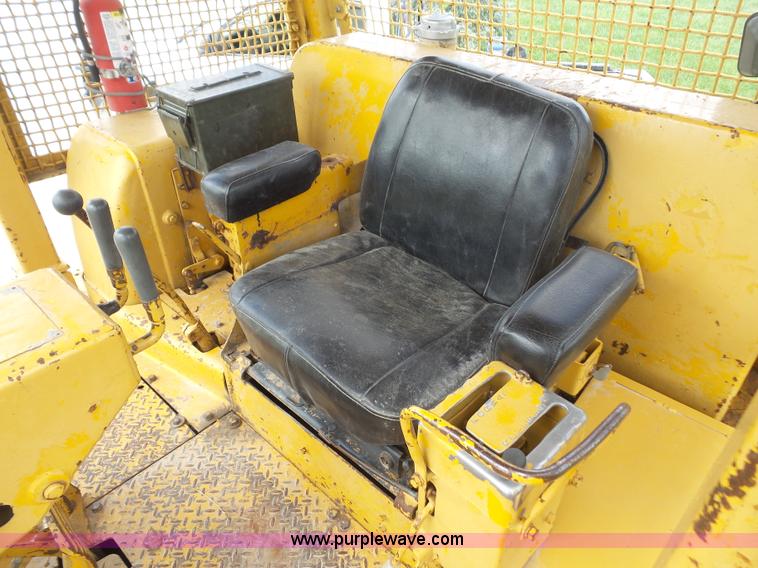 image for item K3586 1972 Caterpillar D7F dozer