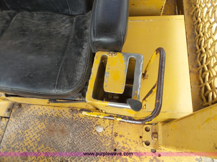 image for item K3586 1972 Caterpillar D7F dozer