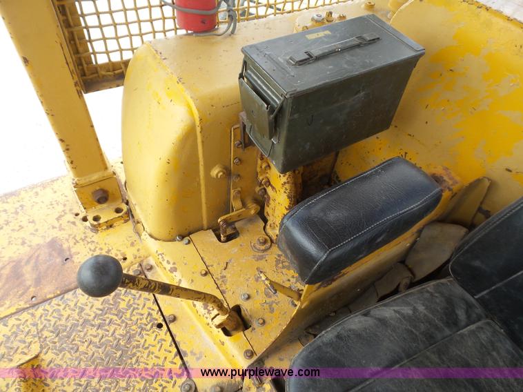 image for item K3586 1972 Caterpillar D7F dozer