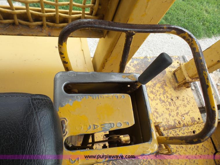 image for item K3586 1972 Caterpillar D7F dozer