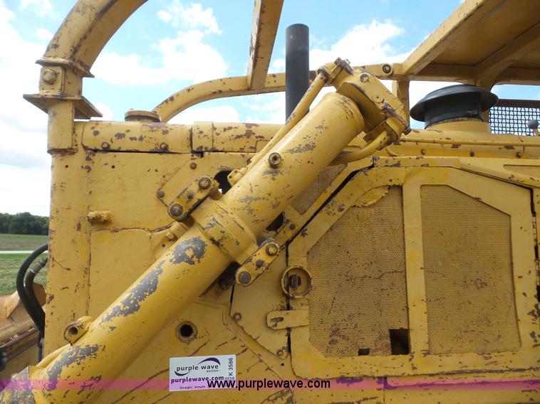 image for item K3586 1972 Caterpillar D7F dozer