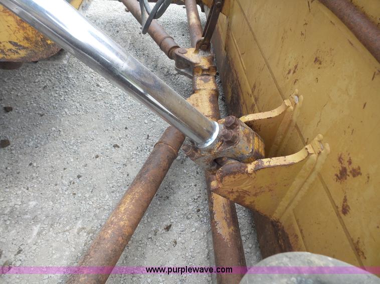 image for item K3586 1972 Caterpillar D7F dozer