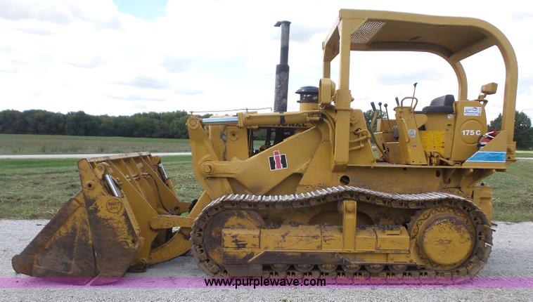 image for item K3588 1975 International 175C track loader