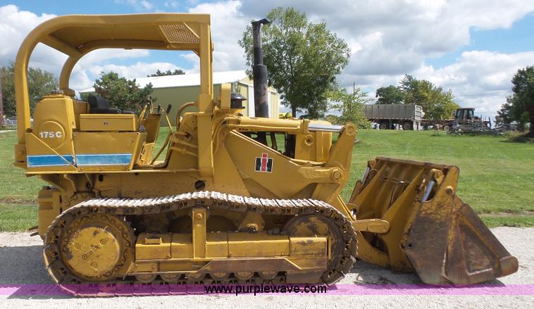 image for item K3588 1975 International 175C track loader