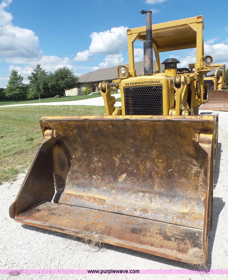 image for item K3588 1975 International 175C track loader
