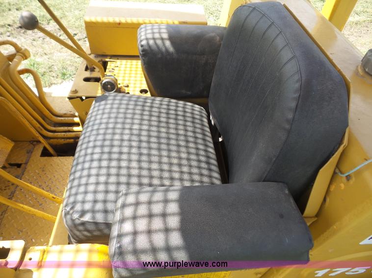 image for item K3588 1975 International 175C track loader