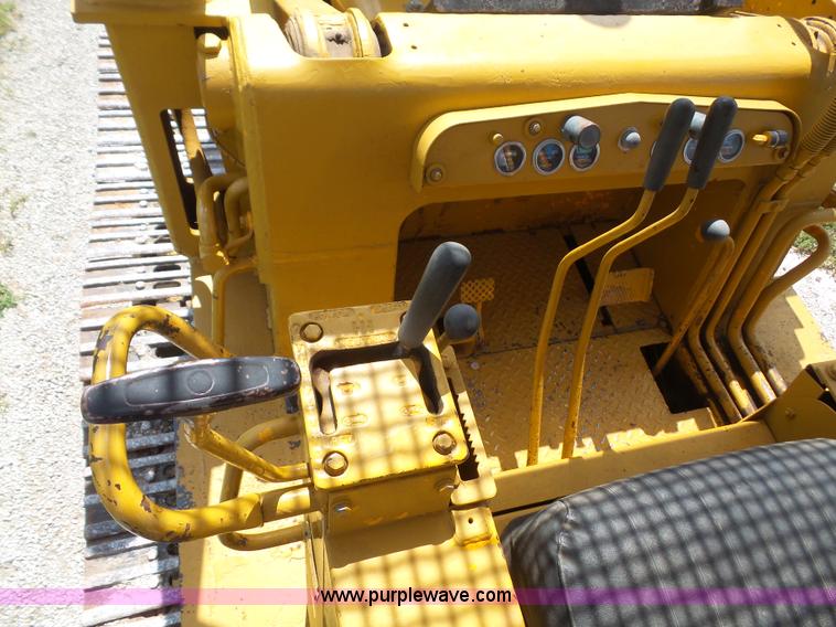 image for item K3588 1975 International 175C track loader
