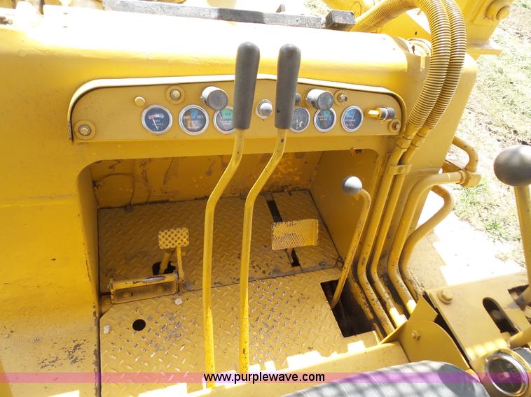 image for item K3588 1975 International 175C track loader