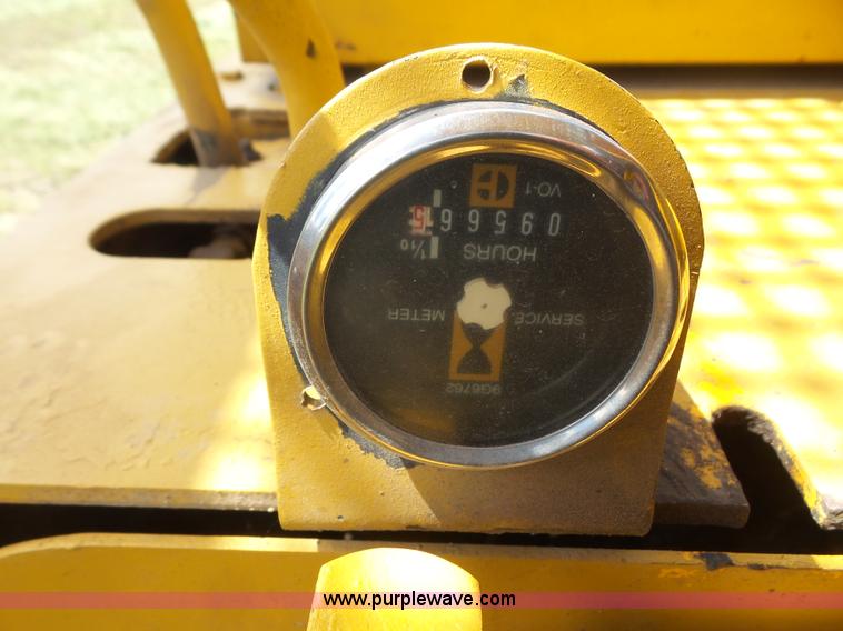 image for item K3588 1975 International 175C track loader