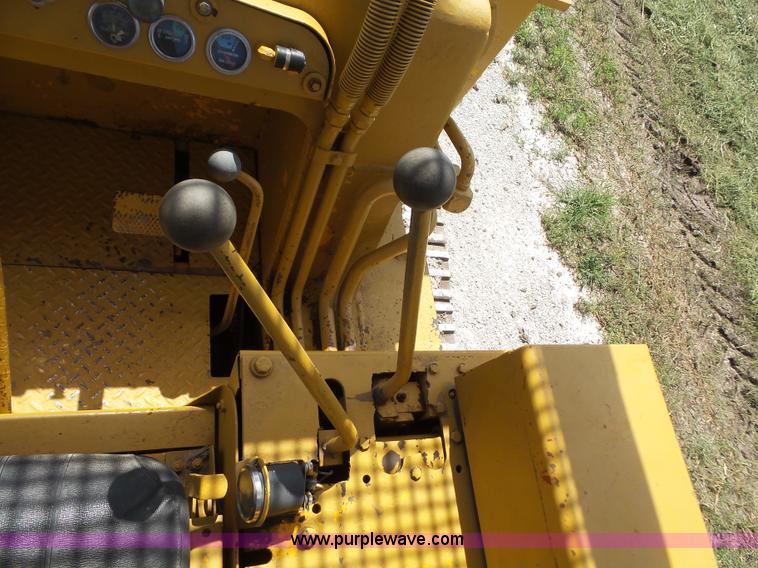 image for item K3588 1975 International 175C track loader