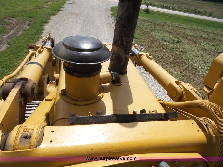 image for item K3588 1975 International 175C track loader