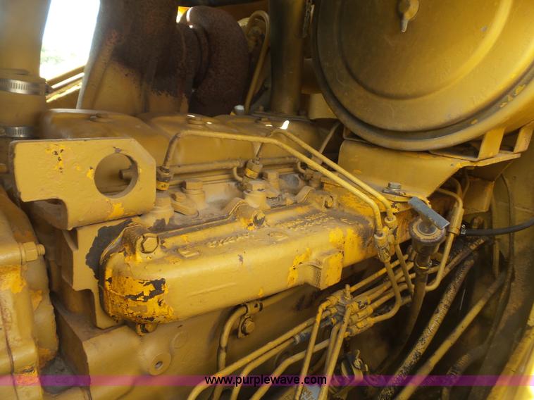 image for item K3588 1975 International 175C track loader