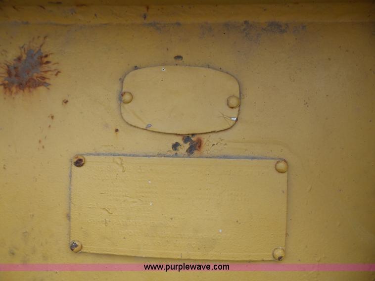 image for item K3588 1975 International 175C track loader