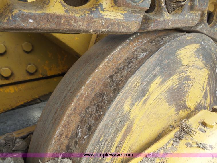 image for item K3588 1975 International 175C track loader