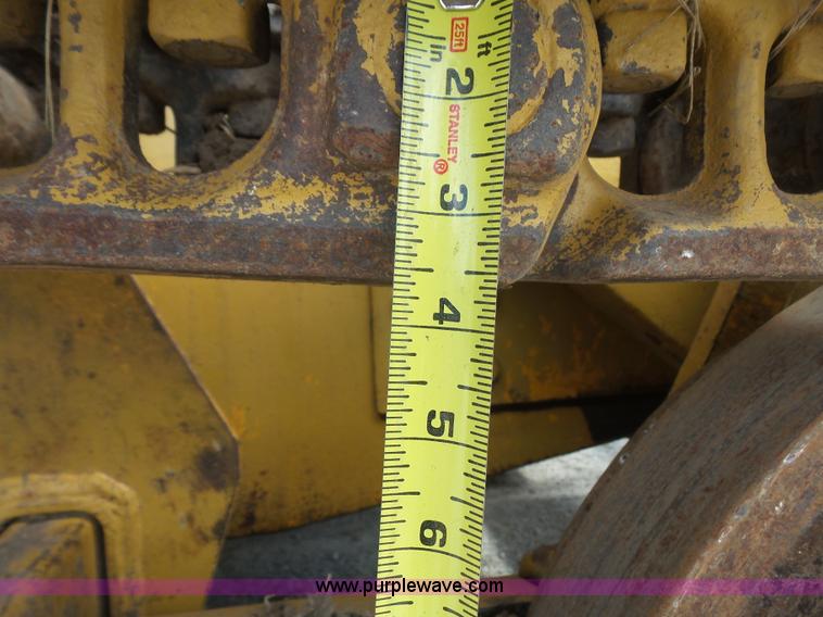 image for item K3588 1975 International 175C track loader