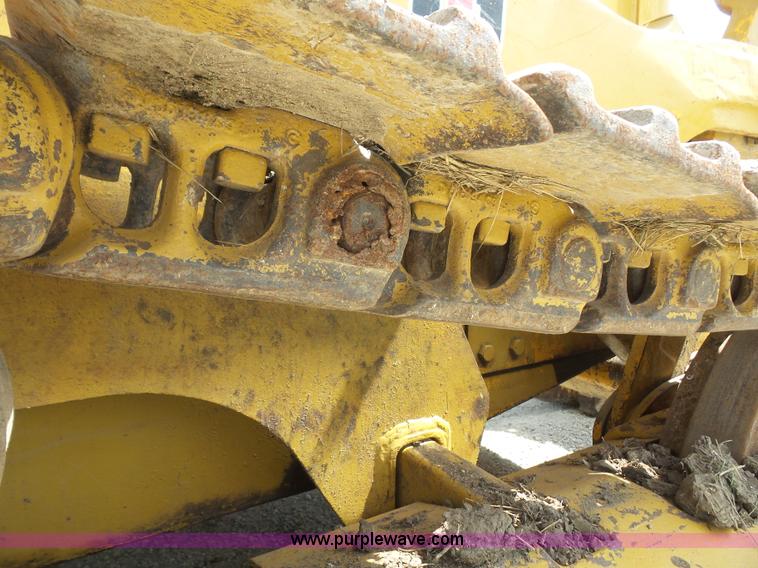 image for item K3588 1975 International 175C track loader