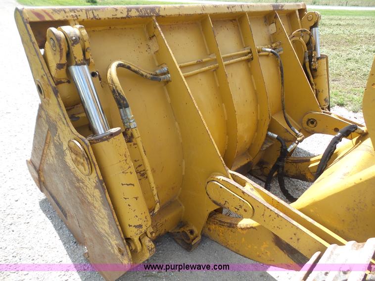 image for item K3588 1975 International 175C track loader