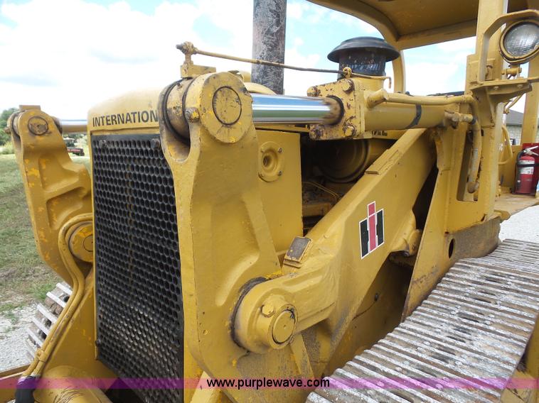 image for item K3588 1975 International 175C track loader