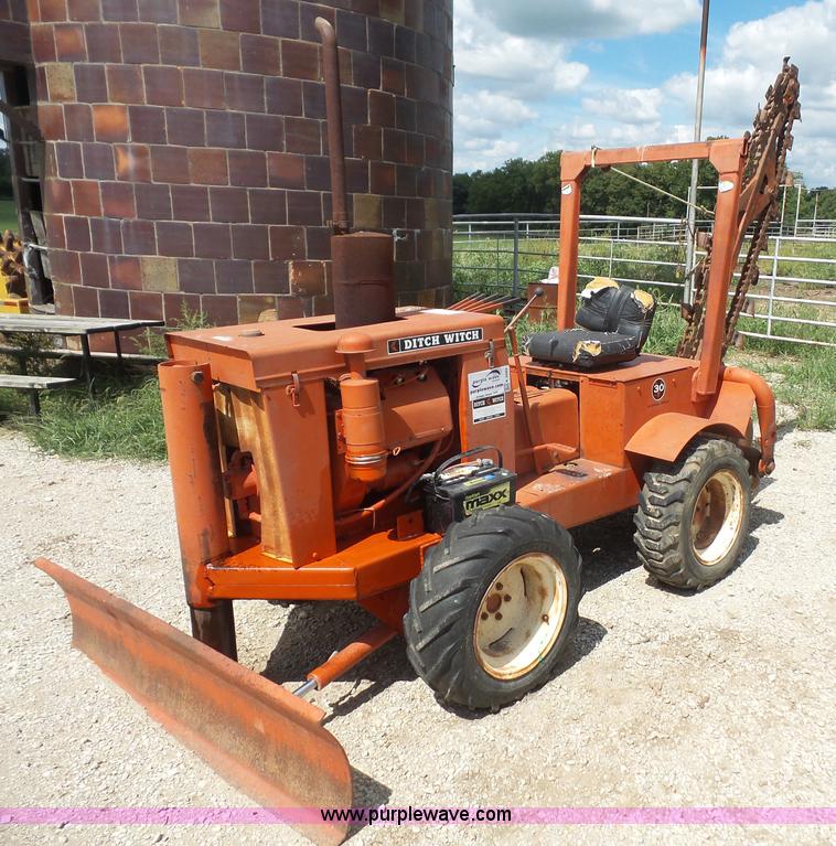 image for item K3592 Ditch Witch V30 trencher