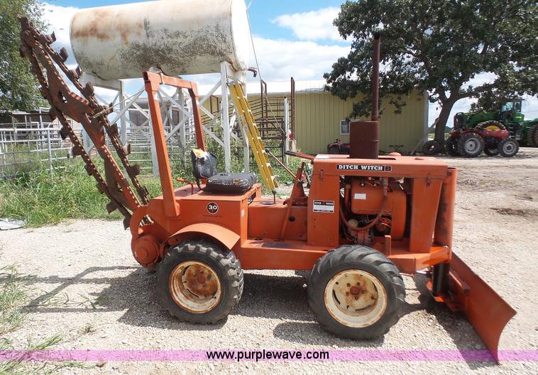 image for item K3592 Ditch Witch V30 trencher