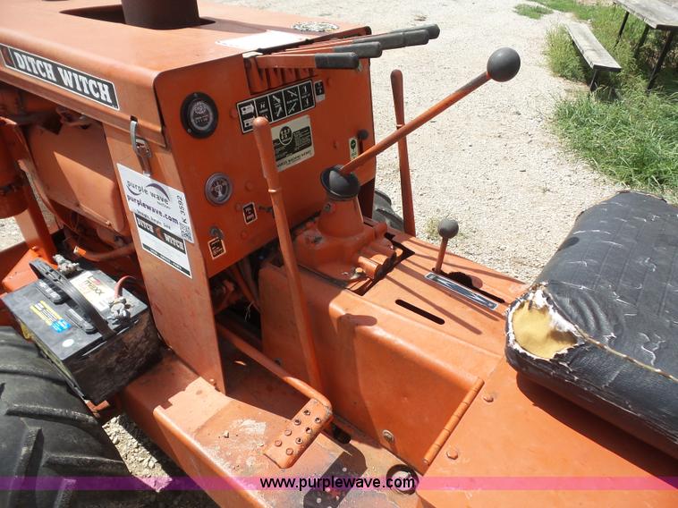 image for item K3592 Ditch Witch V30 trencher