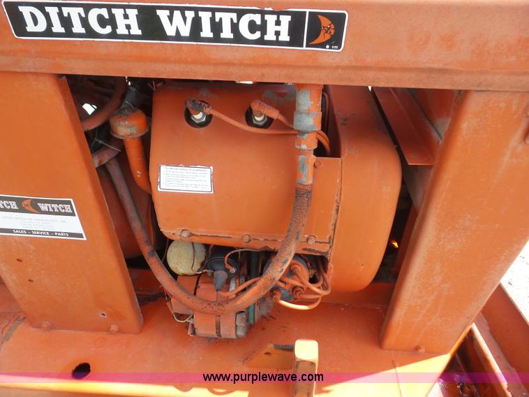 image for item K3592 Ditch Witch V30 trencher