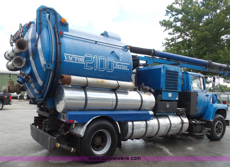 image for item K3623 1991 Ford L9000 vacuum truck