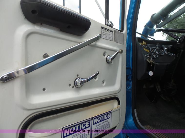 image for item K3623 1991 Ford L9000 vacuum truck