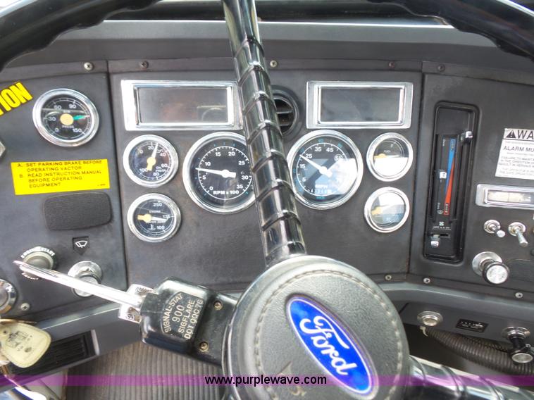 image for item K3623 1991 Ford L9000 vacuum truck