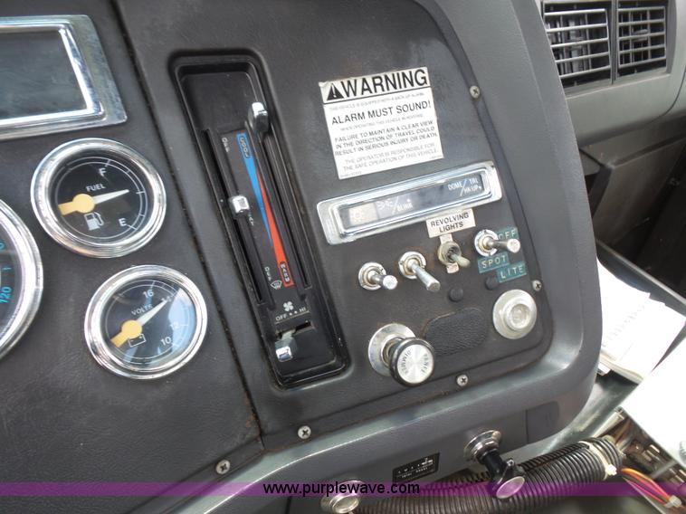 image for item K3623 1991 Ford L9000 vacuum truck