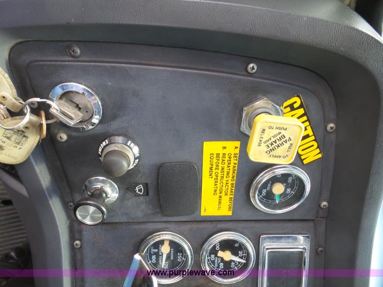 image for item K3623 1991 Ford L9000 vacuum truck