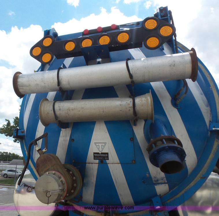 image for item K3623 1991 Ford L9000 vacuum truck