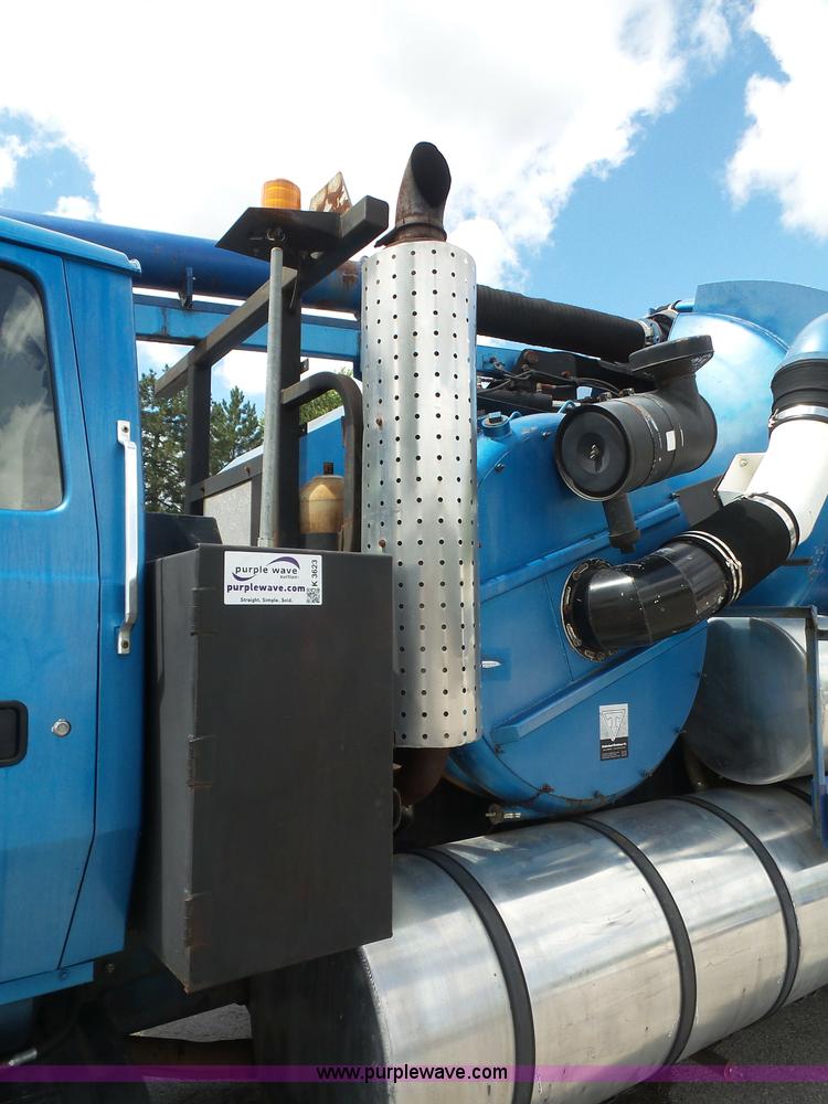 image for item K3623 1991 Ford L9000 vacuum truck