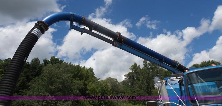 image for item K3623 1991 Ford L9000 vacuum truck