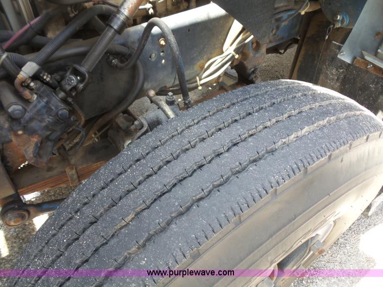 image for item K3623 1991 Ford L9000 vacuum truck