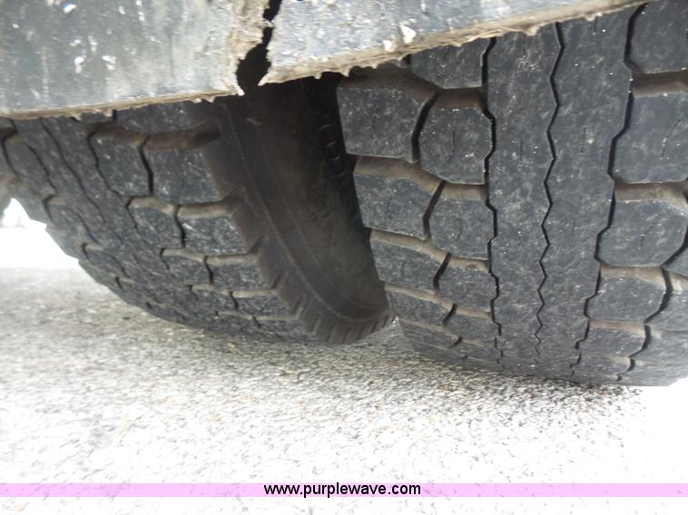 image for item K3623 1991 Ford L9000 vacuum truck