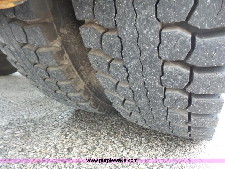 image for item K3623 1991 Ford L9000 vacuum truck