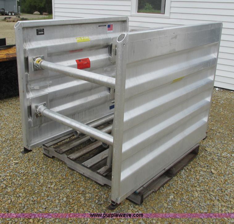image for item K4162 2012 Ultra-Shore 548-60 trench box