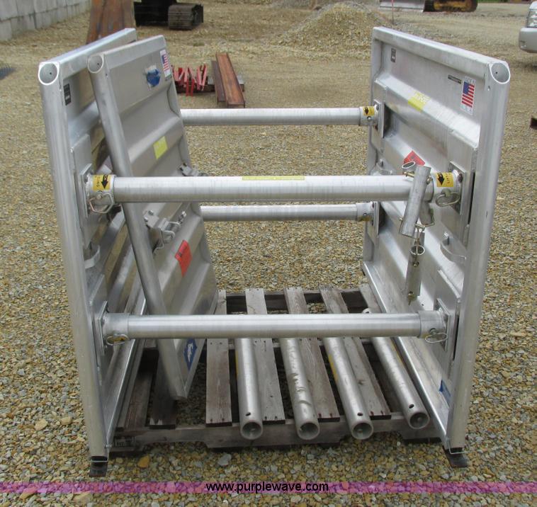 image for item K4162 2012 Ultra-Shore 548-60 trench box