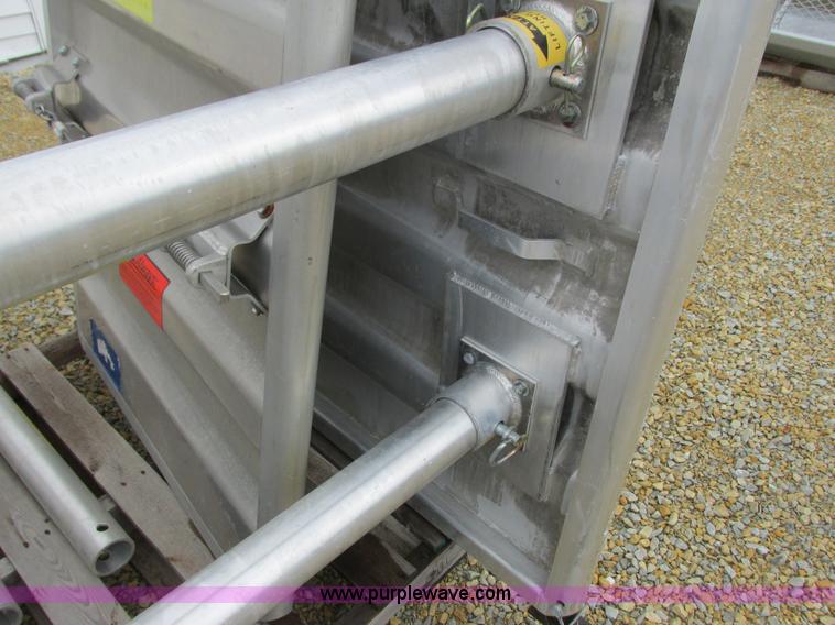 image for item K4162 2012 Ultra-Shore 548-60 trench box