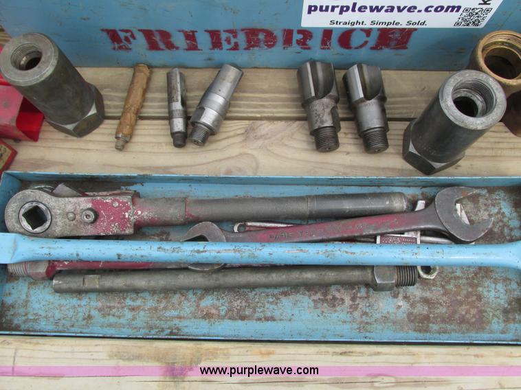 image for item K4172 Mueller D-5 tapping machine