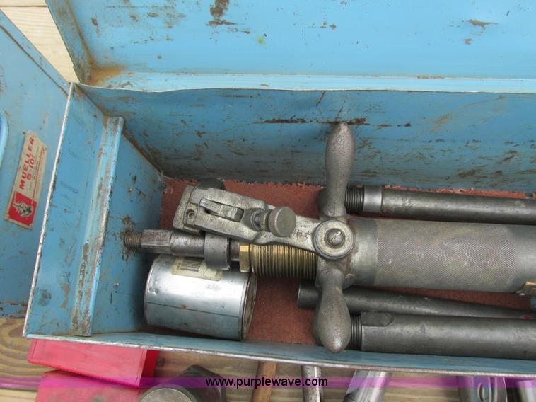 image for item K4172 Mueller D-5 tapping machine