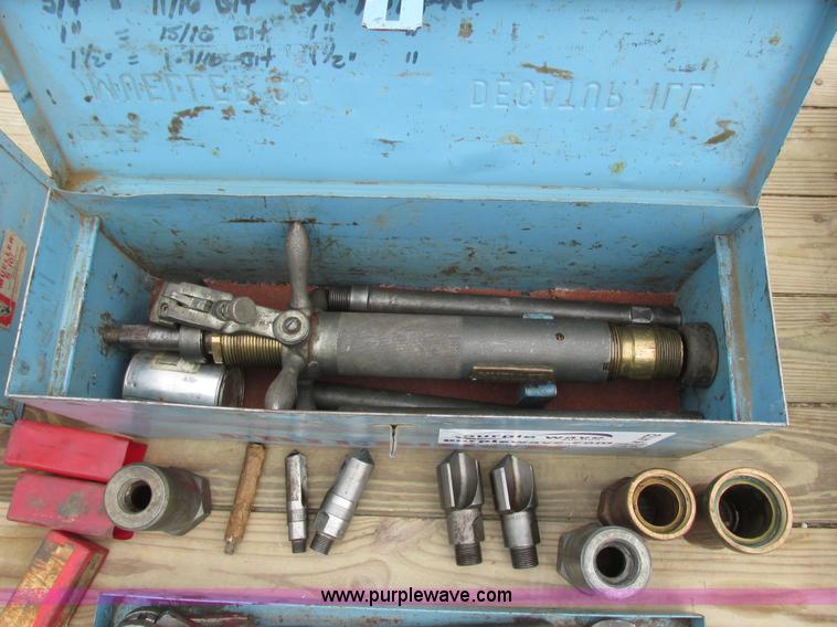 image for item K4172 Mueller D-5 tapping machine