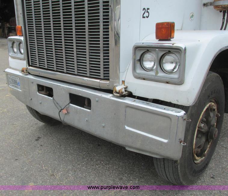 image for item K4182 1979 GMC General semi truck