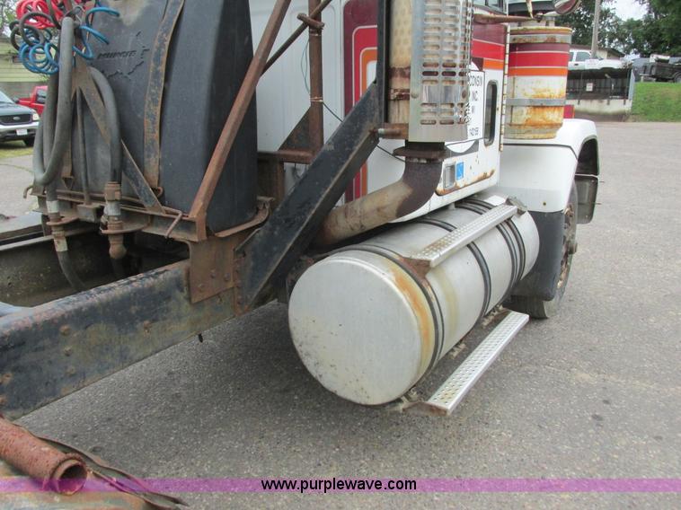 image for item K4182 1979 GMC General semi truck