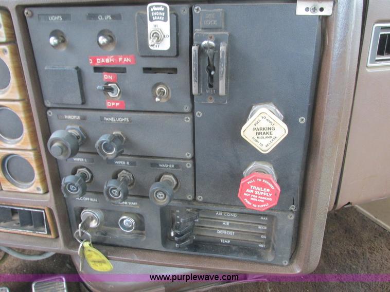 image for item K4182 1979 GMC General semi truck