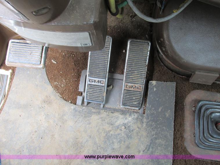 image for item K4182 1979 GMC General semi truck