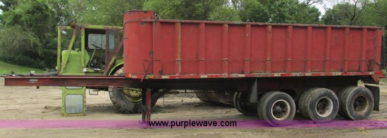 image for item K4189 1972 Schein end dump trailer