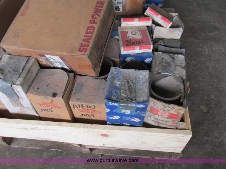 image for item K4193 Detroit Diesel 471 diesel engine parts